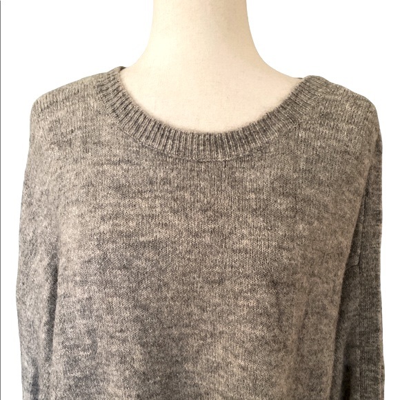 Anthropologie Leith Snap Shoulder Arm Gray Oversized Sweater - S - Picture 4 of 13